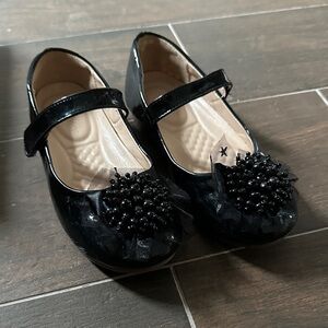 Girls Black Patent Mary Jane Dress Shoes with Beaded Pom Accent